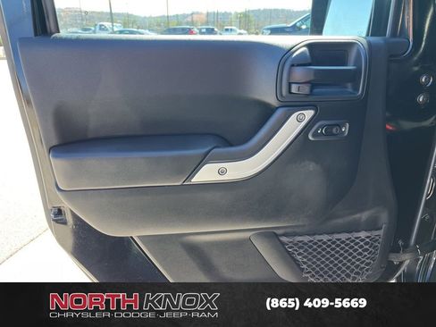 Used 2017 Jeep Wrangler Unlimited Sahara w/ Connectivity Group image 5