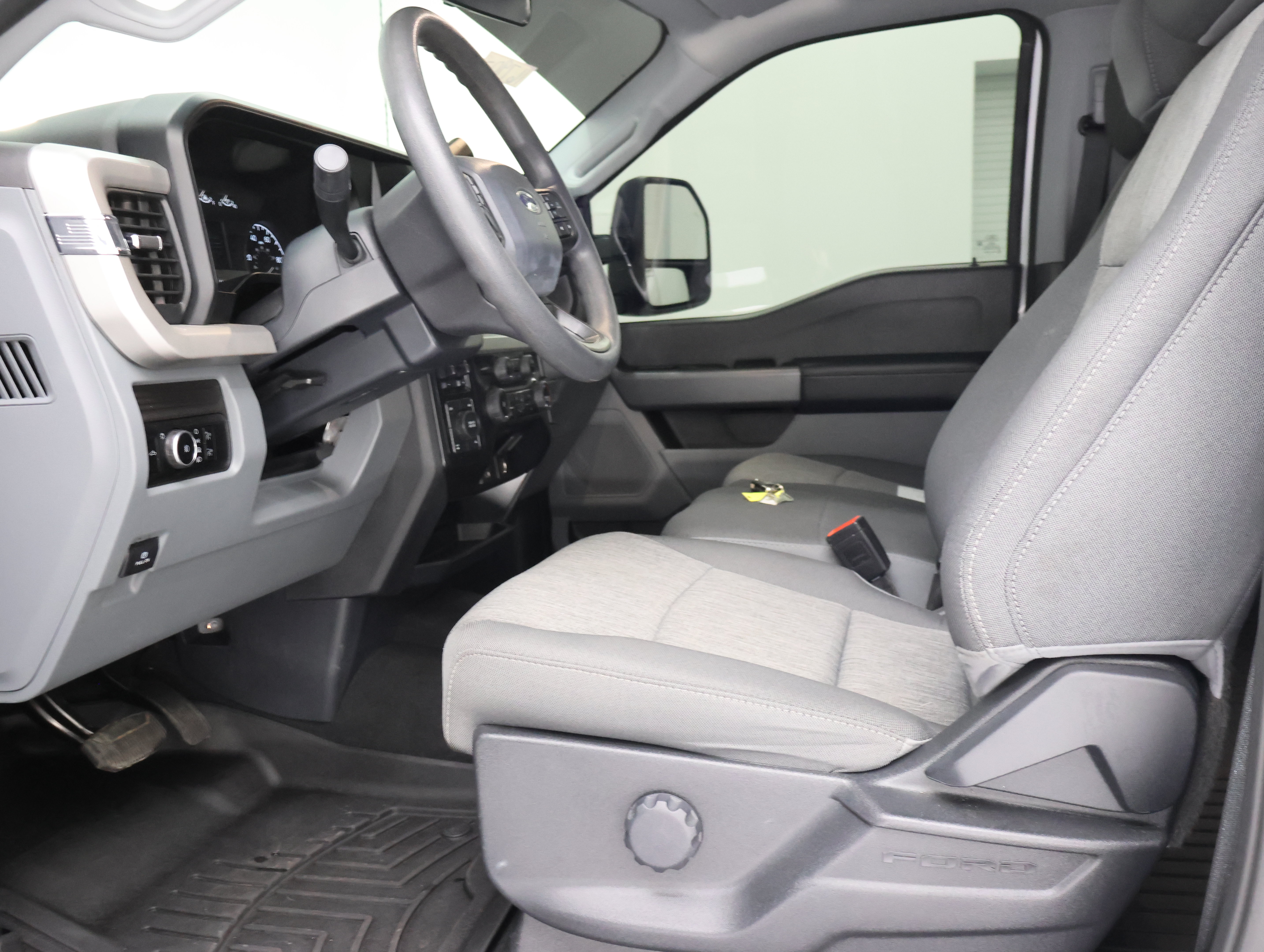 Used 2024 Ford F250 XL w/ STX Appearance Package AWD/4WD image 8