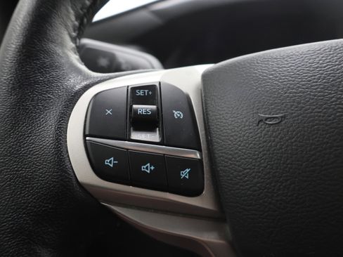 Used 2021 Ford Explorer XLT w/ Equipment Group 202A AWD/4WD image 16