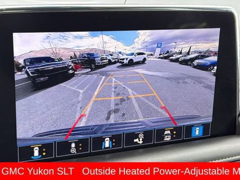 Used 2021 GMC Yukon SLT w/ SLT Premium Package image 16