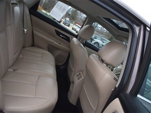 Used 2017 Nissan Altima 2.5 SL w/ Moonroof Package image 15