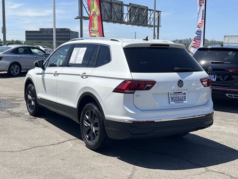 Certified 2023 Volkswagen Tiguan SE FWD image 3