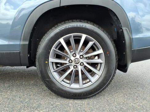 Certified 2019 Toyota Highlander XLE AWD/4WD image 22