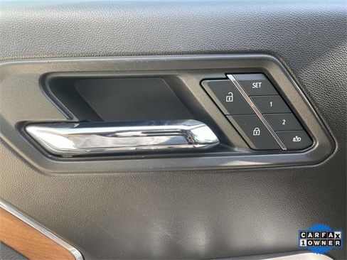 Used 2023 GMC Canyon Denali w/ Denali Black Edition image 16