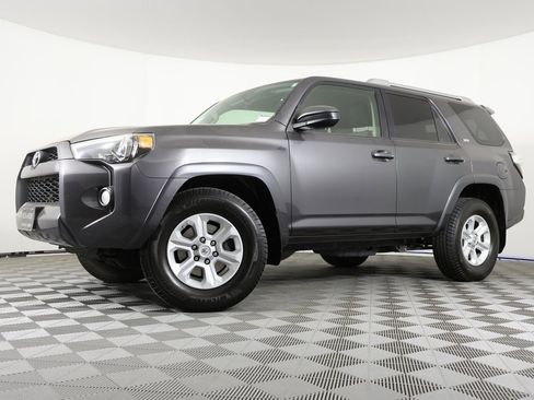 Used 2016 Toyota 4Runner SR5 image 1