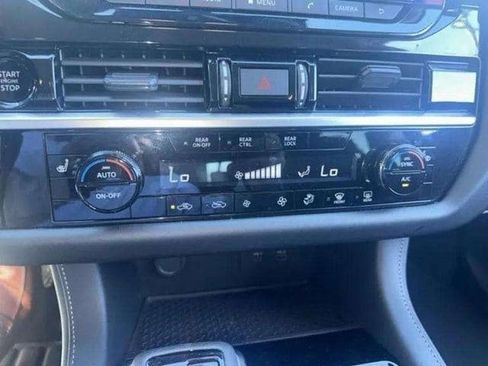 Used 2025 Nissan Pathfinder SV AWD/4WD image 12
