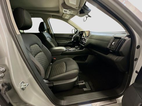 Used 2023 Nissan Pathfinder SV w/ SV Premium Package image 33