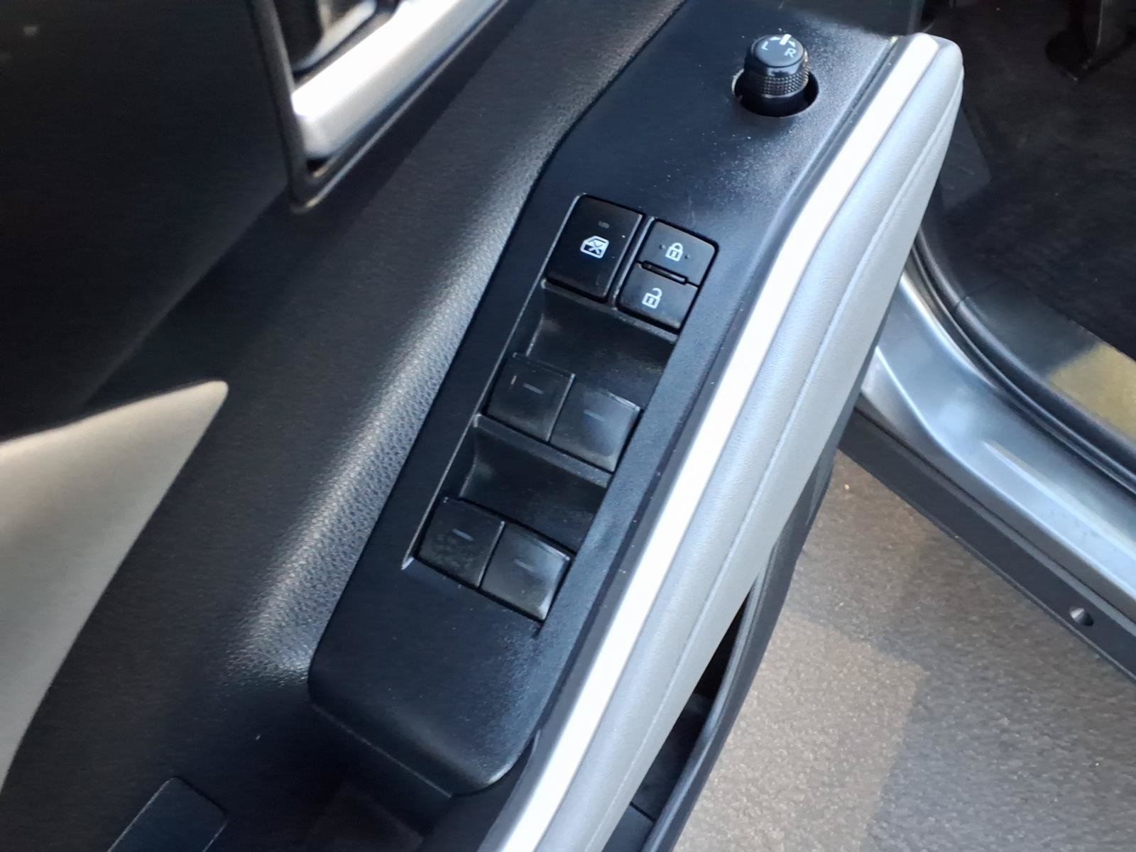 Used 2023 Toyota Highlander XLE FWD image 14