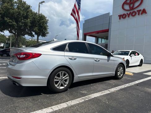 Used 2017 Hyundai Sonata SE w/ Cargo Package FWD image 3