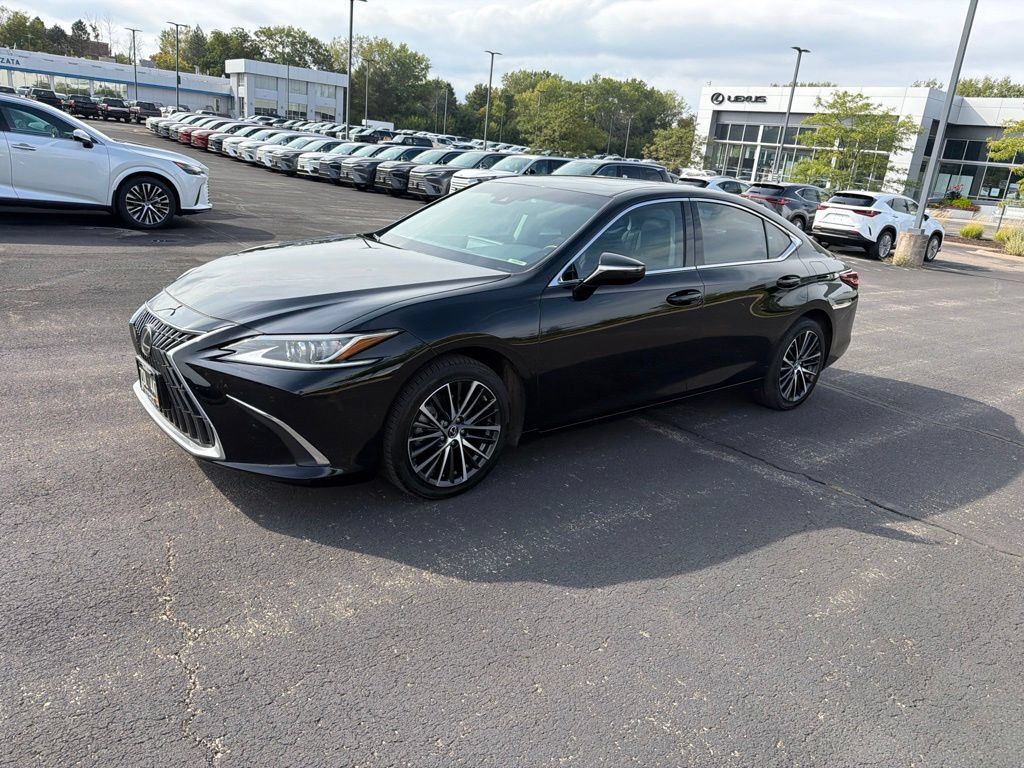 Used 2024 Lexus ES 250 w/ Premium Package AWD/4WD image 4