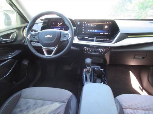 Used 2024 Chevrolet Trax LT w/ Driver Confidence Package FWD image 13