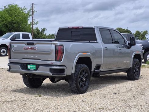 Used 2025 GMC Sierra 2500 AT4 w/ Technology Package AWD/4WD image 7