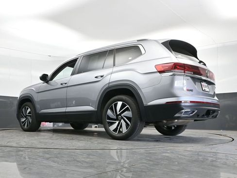 Used 2025 Volkswagen Atlas SEL AWD/4WD image 44