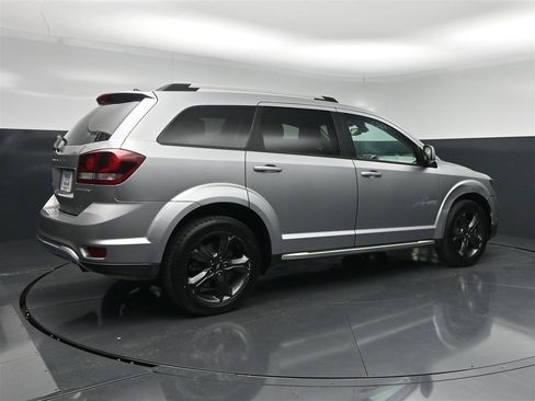Used 2020 Dodge Journey Crossroad FWD image 5