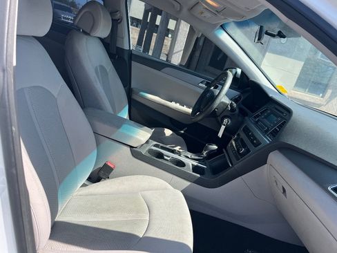 Used 2015 Hyundai Sonata SE FWD image 17