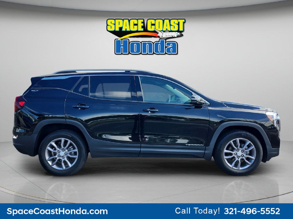 Used 2023 GMC Terrain SLT AWD/4WD image 2