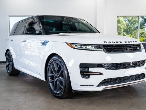 Used 2024 Land Rover Range Rover Sport Dynamic SE image 4