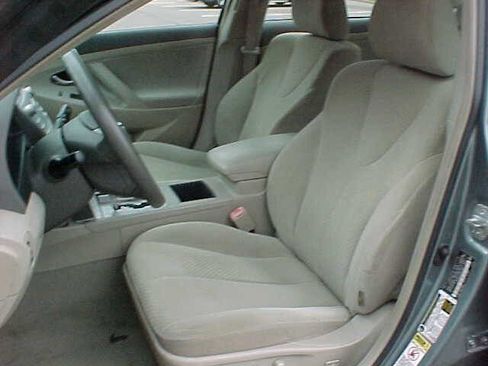 Used 2009 Toyota Camry LE FWD image 16