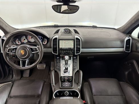 Used 2016 Porsche Cayenne Turbo AWD/4WD image 16