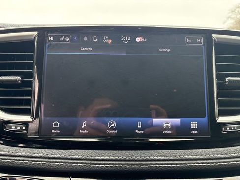 Used 2024 Chrysler Pacifica Touring-L AWD/4WD image 24