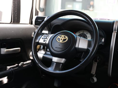 Used 2010 Toyota FJ Cruiser 4WD image 32
