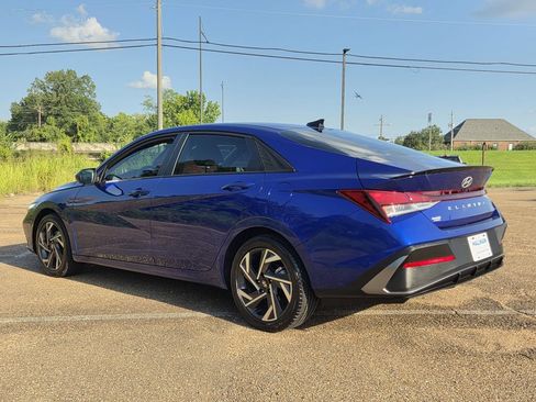 Used 2025 Hyundai Elantra Sport FWD image 6