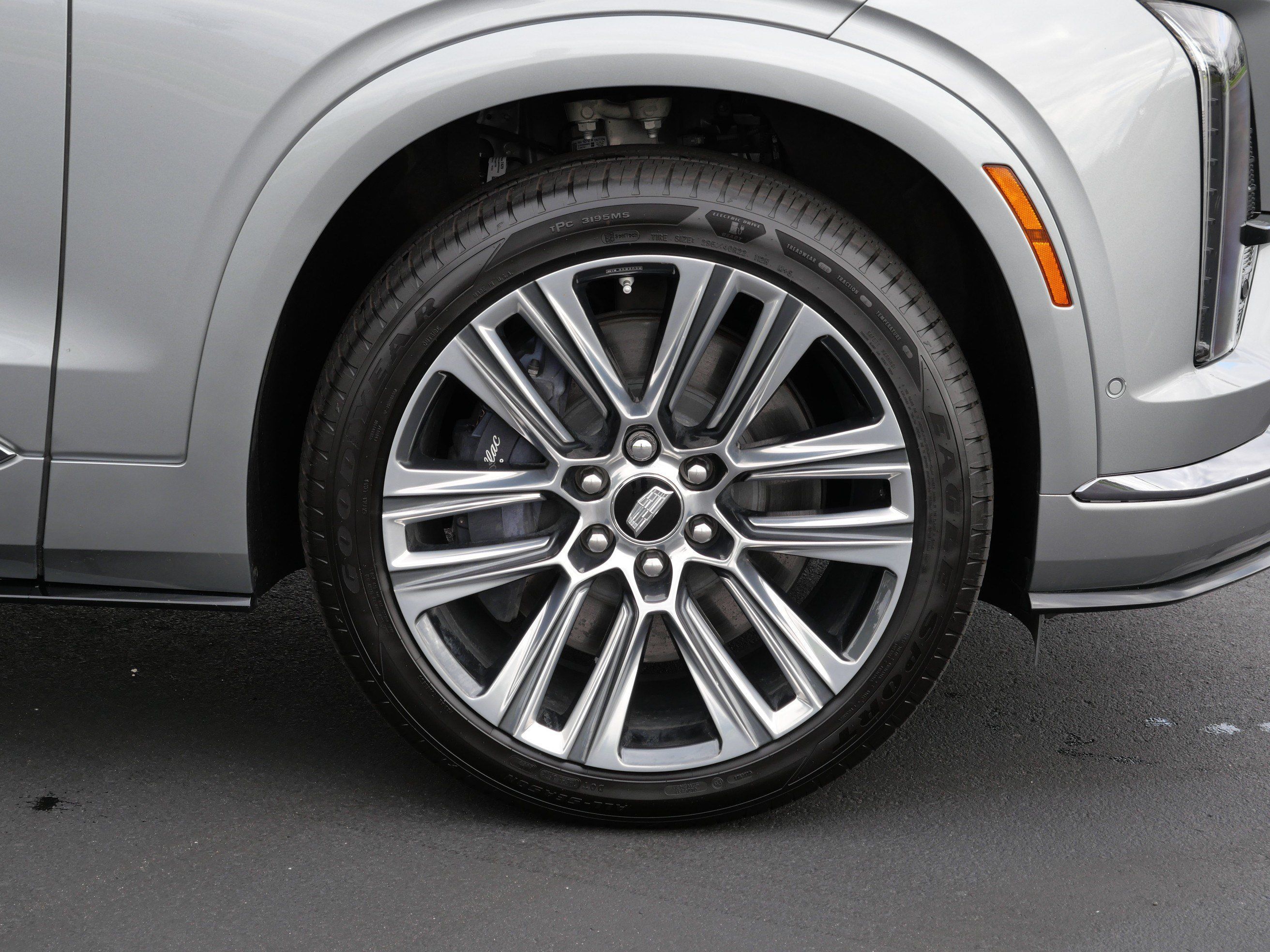 Certified 2026 Cadillac Vistiq Sport w/ LPO, Floor Liner Package AWD/4WD image 15