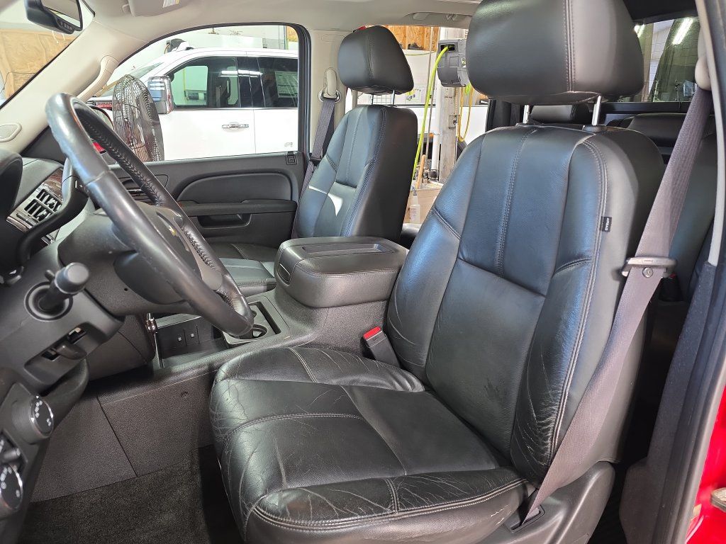 Used 2011 Chevrolet Avalanche LT AWD/4WD image 14