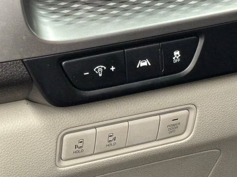 Used 2024 Kia Carnival LX FWD image 19
