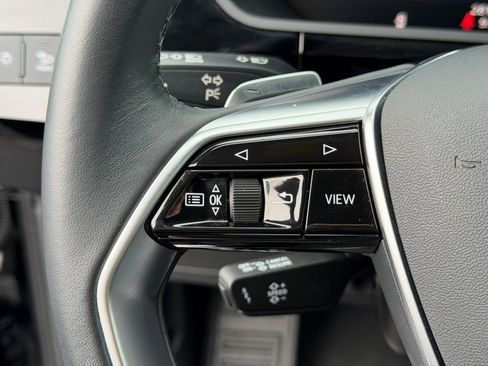 Used 2022 Audi e-tron Premium image 27
