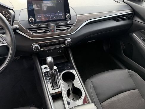 Used 2024 Nissan Altima 2.5 SV image 16