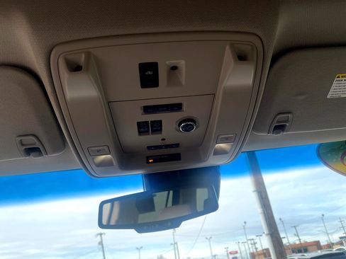 Used 2015 Cadillac Escalade Luxury image 26