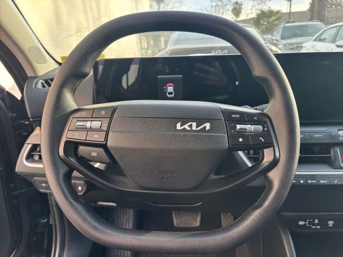 Used 2025 Kia K4 LXS image 31