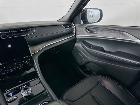 Certified 2024 Jeep Grand Cherokee Limited image 34