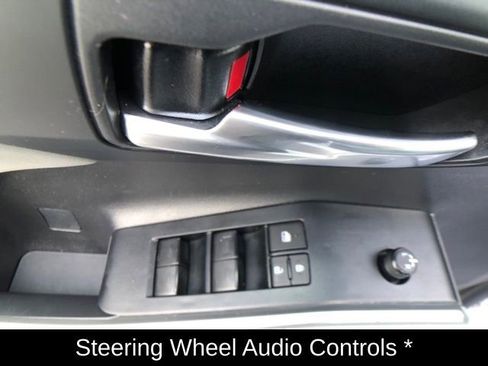 Used 2023 Toyota Highlander XLE image 13