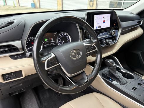 Used 2023 Toyota Highlander XSE image 14