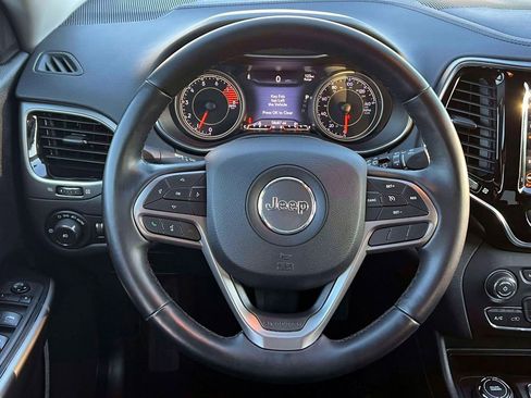 Used 2019 Jeep Cherokee Limited image 14