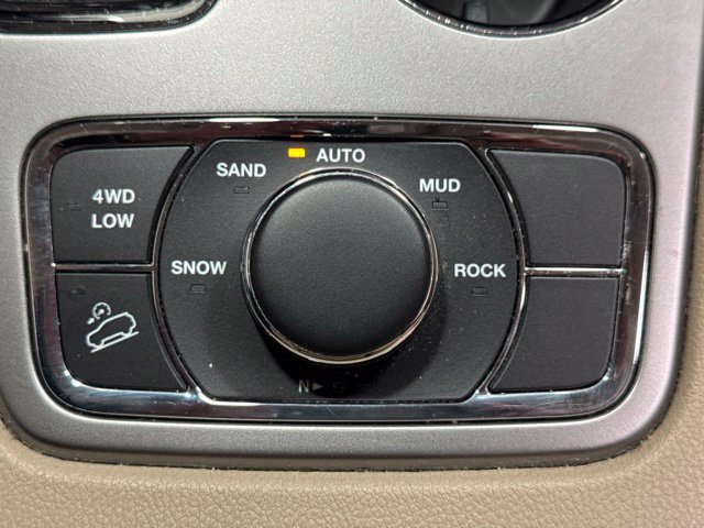 Used 2018 Jeep Grand Cherokee Laredo AWD/4WD image 19