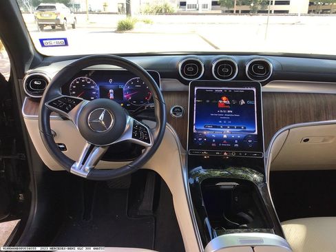 Used 2023 Mercedes-Benz GLC 300 4MATIC image 13