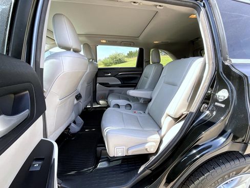 Used 2014 Toyota Highlander Limited Platinum AWD/4WD image 22
