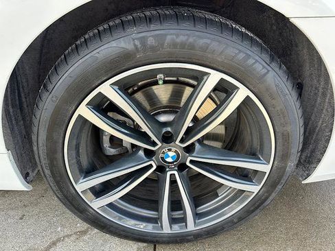 Certified 2022 BMW 740i xDrive w/ M Sport Package image 31