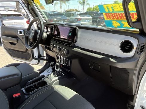 Used 2025 Jeep Wrangler Unlimited Sport AWD/4WD image 26