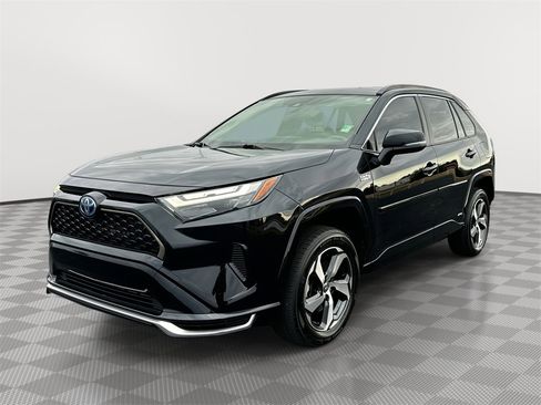 Used 2022 Toyota RAV4 SE image 1