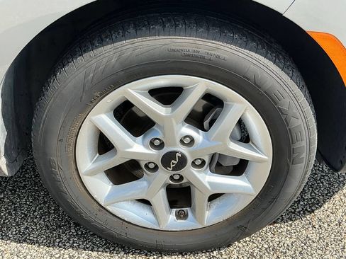 Used 2025 Kia Soul LX w/ LX Technology Package FWD image 19