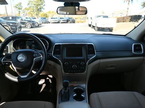 Used 2020 Jeep Grand Cherokee Laredo image 12