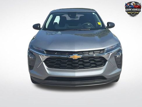 Used 2026 Chevrolet Trax LS FWD image 8