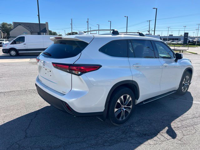 Used 2020 Toyota Highlander XLE FWD image 6