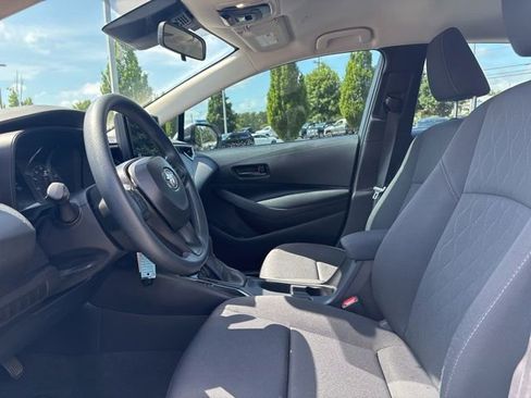 Used 2025 Toyota Corolla LE FWD image 10