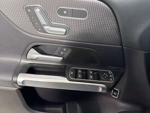 Used 2020 Mercedes-Benz GLB 250 4MATIC image 14