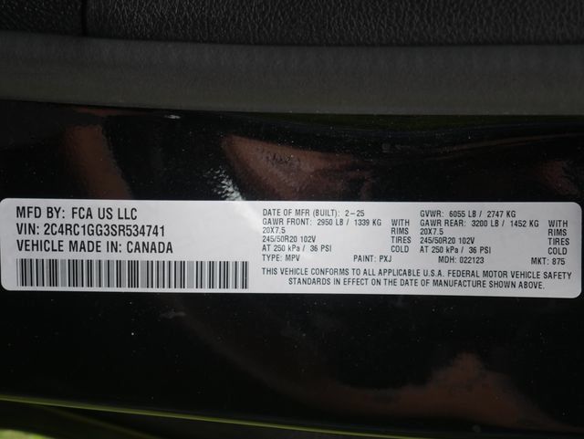 Used 2025 Chrysler Pacifica Limited w/ Trailer Tow Group FWD image 30